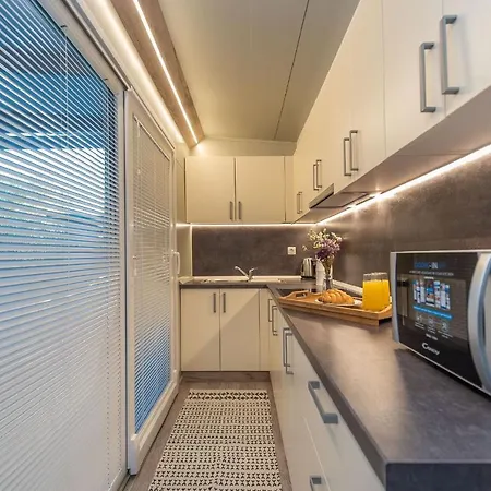 Mobile Pecten Exclusive 1 Nyaraló Pakoštane